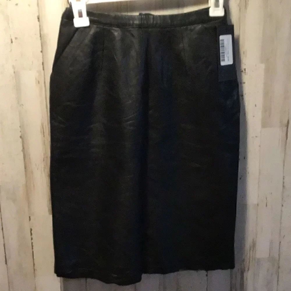 Black leather skirt by the vintage twin size 42